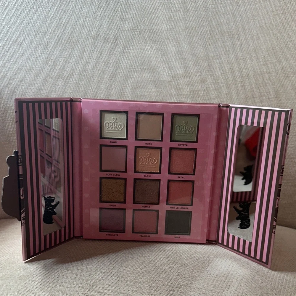 Juicy Couture Multi Color Eyeshadow Palette. NIB - Picture 3 of 14